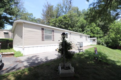 /international/us/6313-nisbet-court-slatington-pa-110100749248/
