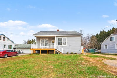 /international/us/614-w-high-street-bangor-mi-110106734718/