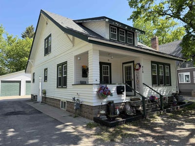 /international/us/416-w-fulton-street-waupaca-wi-110108336255/