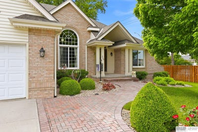 /international/us/300-s-fillmore-street-papillion-ne-110108391171/