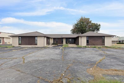 /international/us/327-e-airport-drive-carthage-mo-110110299837/