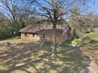 /international/us/615-quitman-street-pittsburg-tx-110108283128/
