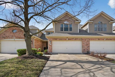 /international/us/811-king-henry-lane-st-charles-il-110107355408/