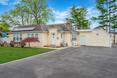 /international/us/122-mckinley-street-brentwood-ny-110107456082/