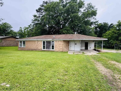 /international/us/902-mount-holly-rd-smackover-ar-110108469295/