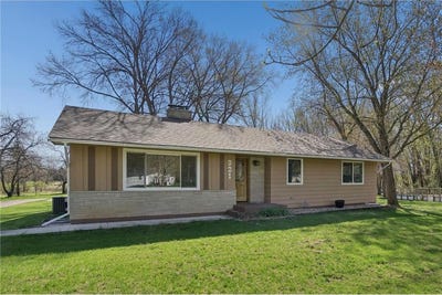 /international/us/921-s-meadow-road-litchfield-mn-110107694110/