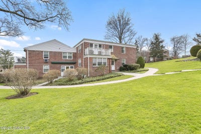 /international/us/28-putnam-park-greenwich-ct-110107027325/