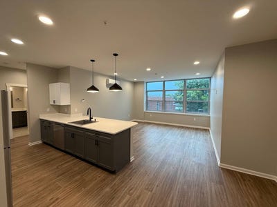 /international/us/214-kinne-st-east-syracuse-ny-110109187094/