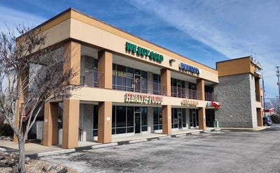 /international/us/827-w-main-street-branson-mo-110108025529/