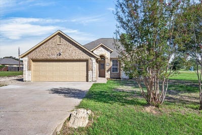 /international/us/204-bounding-main-street-gun-barrel-city-tx-110120683682/