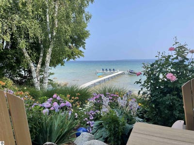 /international/us/91-s-nanagosa-trail-suttons-bay-mi-110095875290/