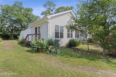 /international/us/327-ne-54th-street-oak-island-nc-110100380787/