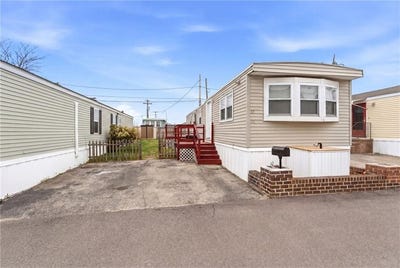 /international/us/11-east-drive-east-providence-ri-110107476909/