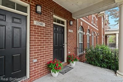 /international/us/1546-devon-lane-troy-mi-110104951140/