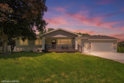 /international/us/3553-e-shaulis-road-waterloo-ia-110109025348/