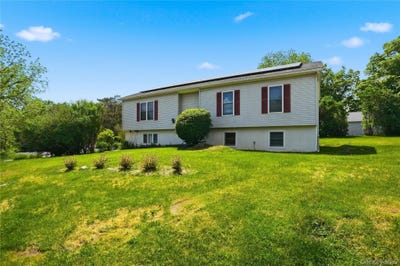 /international/us/902-albany-post-road-new-paltz-ny-110108363347/