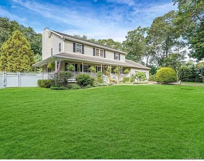 /international/us/64-beachfern-road-center-moriches-ny-110107784872/