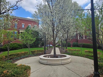 /international/us/147-river-walk-court-elgin-il-110108179692/