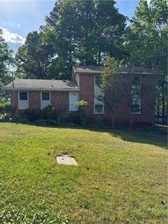 /international/us/1204-preston-street-opelika-al-110108149581/