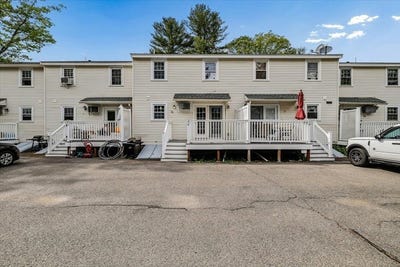 /international/us/20-olde-country-village-londonderry-nh-110108364420/