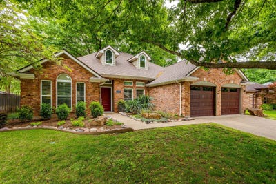 /international/us/1236-rio-grande-drive-benbrook-tx-110107402456/