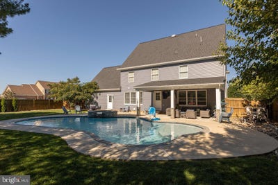 /international/us/205-crestleigh-drive-winchester-va-110120615717/