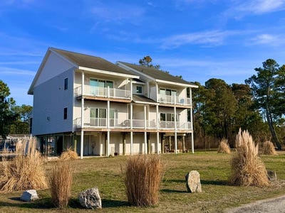 /international/us/7516-doe-bay-lane-chincoteague-va-110106800341/