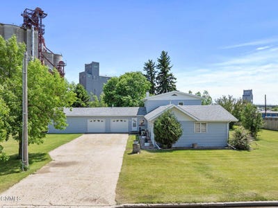 /international/us/203-2nd-avenue-east-ray-nd-110109029856/