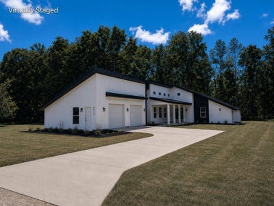 /international/us/8411-peninsula-drive-w-stanwood-mi-110119494580/