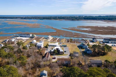 /international/us/7661-8-e-side-rd-chincoteague-va-110120418180/