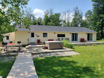 /international/us/3227-s-garfield-road-kingsley-mi-110101041169/?lang=zh-tw