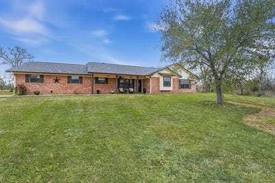 /international/us/3342-forest-hill-east-road-la-grange-tx-110106259611/