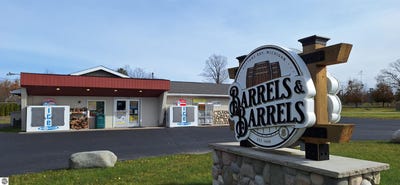 /international/us/1375-west-bay-shore-drive-suttons-bay-mi-110103432756/