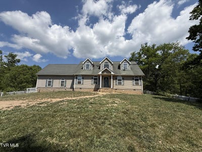 /international/us/2497-upper-copper-creek-road-castlewood-va-110108269401/