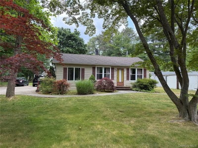 /international/us/174-middle-island-road-medford-ny-110108796512/