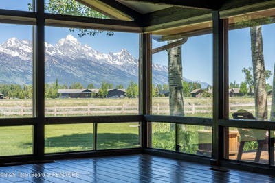 /international/us/575-e-golf-creek-jackson-wy-110108799071/