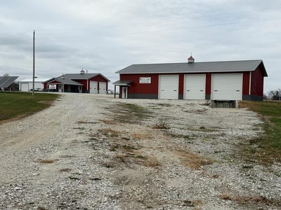 /international/us/18062-round-barn-way-kirksville-mo-110104823740/