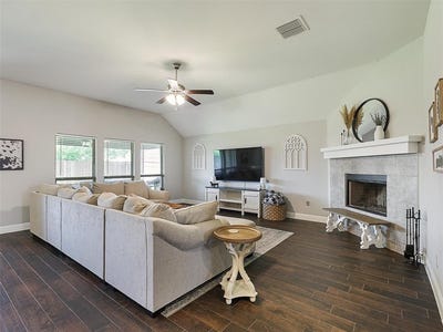 /international/us/1455-radecke-road-krum-tx-110099995817/