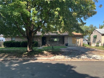 /international/us/215-w-2nd-avenue-garnett-ks-110110236614/