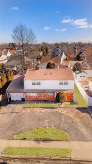 /international/us/39-alpine-lane-hicksville-ny-110097526983/