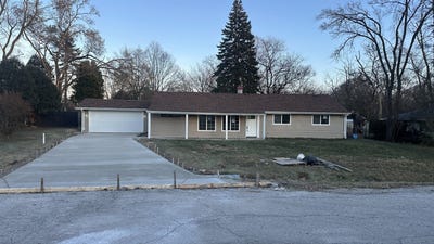 /international/us/17925-john-avenue-country-club-hills-il-110093657560/