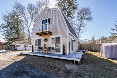 /international/us/9-bells-neck-road-harwich-ma-110106357060/