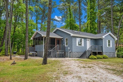 /international/us/5387-oak-dr-chincoteague-va-110108356646/