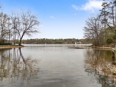 /international/us/974-eagles-harbor-dr-hodges-sc-110106670215/