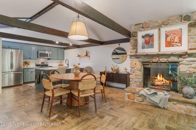 /international/us/550-e-golf-creek-lane-jackson-wy-110100594031/