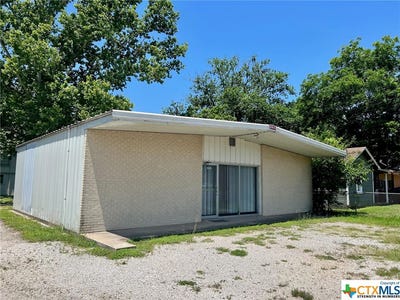 /international/us/625-s-wells-street-edna-tx-110084634116/