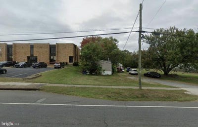 /international/us/17884-main-street-dumfries-va-110106316609/