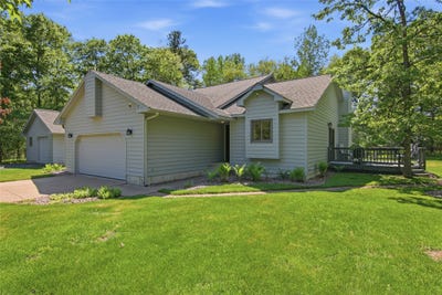/international/us/18477-68th-avenue-chippewa-falls-wi-110108341569/