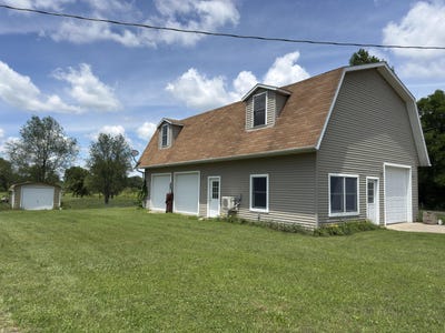 /international/us/11683-fair-lake-drive-delton-mi-110120417892/