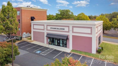 /international/us/19625-bethel-church-road-cornelius-nc-110102936152/